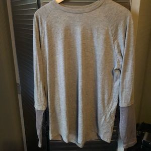 Oversized t shirt with mesh long sleeve underlay